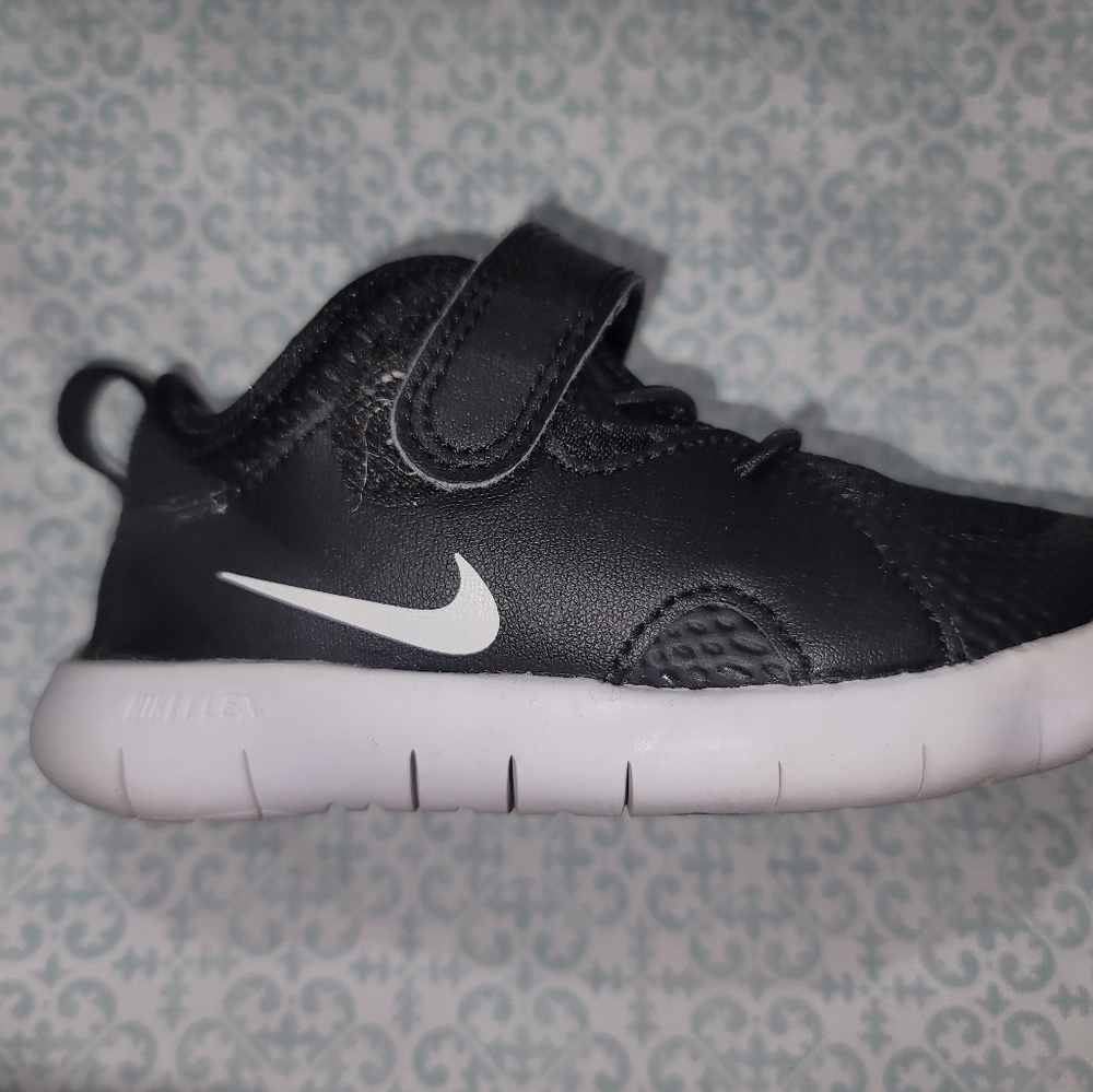 Toddler 9 nike Sneakers